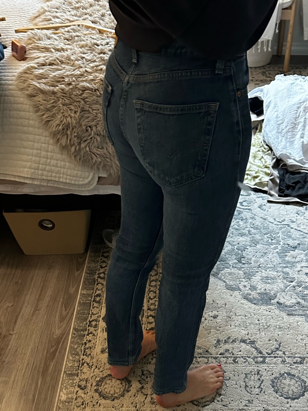 vintage- Levis Dark Blue High-Rise Jeans-sife worn in perfectly